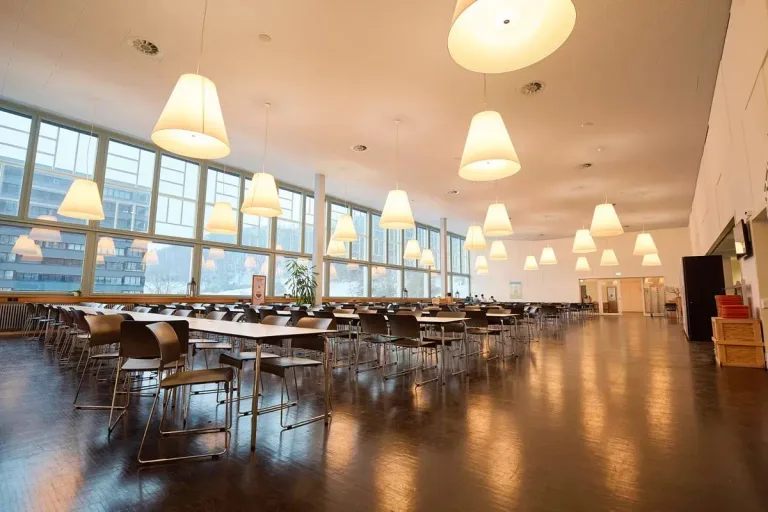 Aussenansicht des Schulhauses der Berufsfachschule BBB Baden